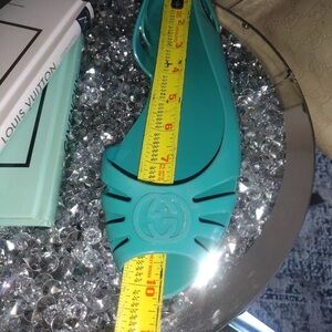 Gucci jelly sandals 40
